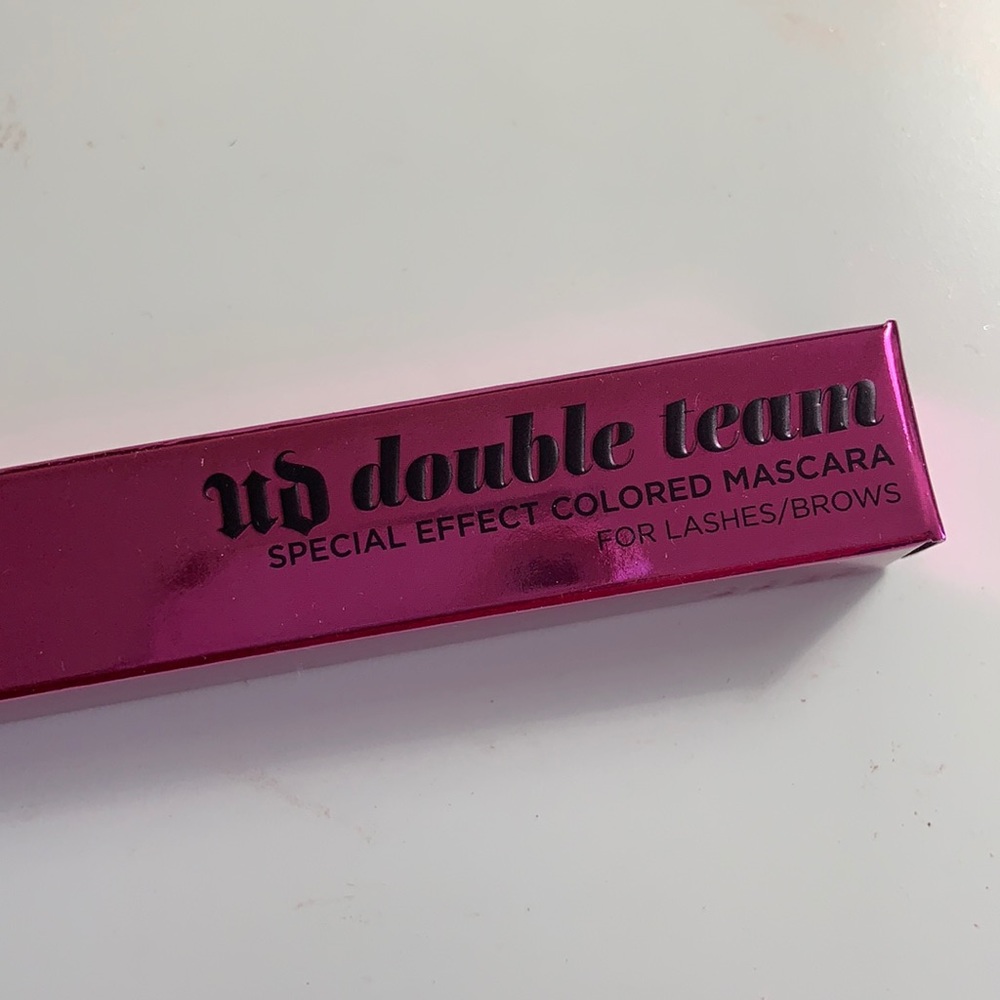 New Urban Decay Double Team colored mascara: Junkshow (pink)